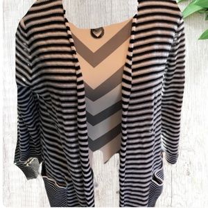 🌺Stunning Black and White Cardigan